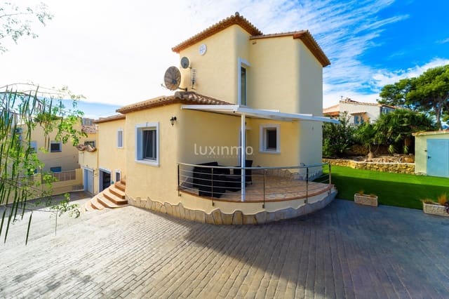 3 makuuhuone Huvila myytävänä paikassa Calpe / Calp mukana uima-altaan 
autotalli - 695 000 € (Ref: 10079343)