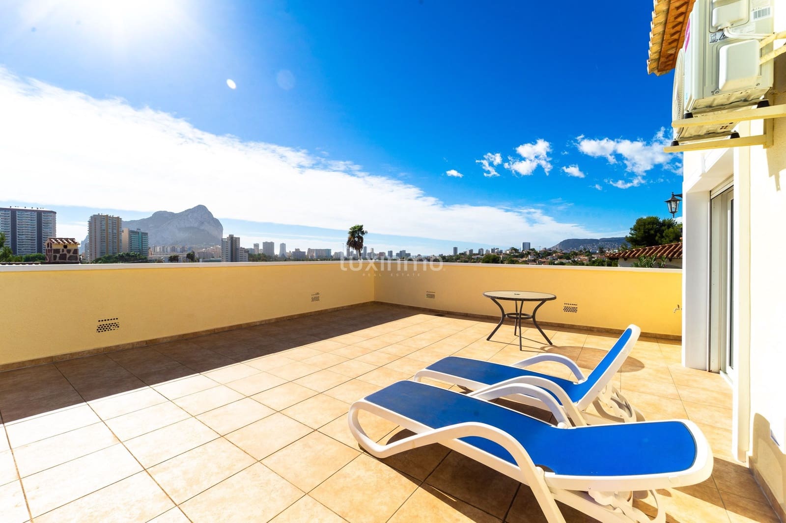 3 makuuhuone Huvila myytävänä paikassa Calpe / Calp mukana uima-altaan 
autotalli - 695 000 € (Ref: 10079343)