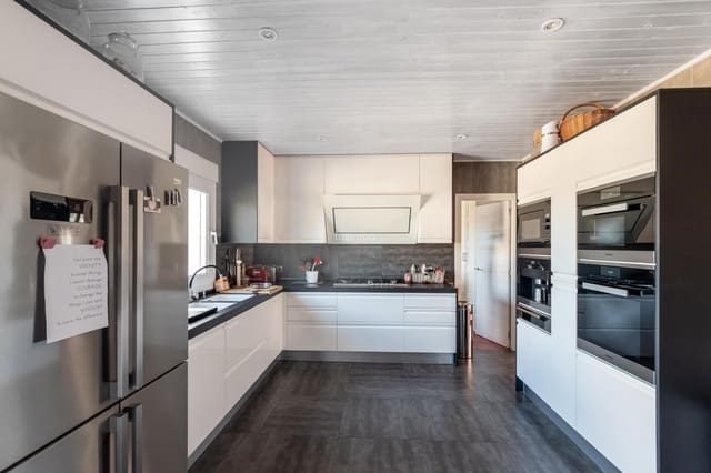 5 Zimmer Villa zu verkaufen in Barranco Hondo, La Nucia mit Pool Garage - 750.000 € (Ref: 10079347)