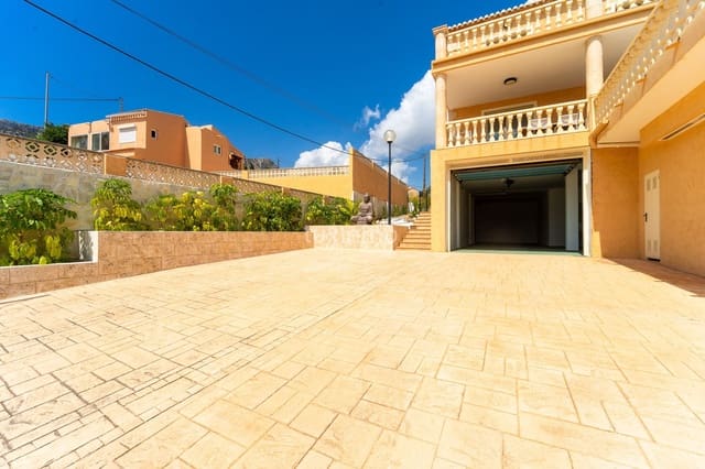 Chalet de 6 habitaciones en Canuta, Calpe / Calp en venta con piscina garaje - 1.000.000 € (Ref: 10079351)