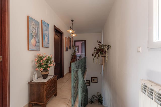 Chalet de 3 habitaciones en Maryvilla, Calpe / Calp en venta con piscina garaje - 699.000 € (Ref: 10079356)
