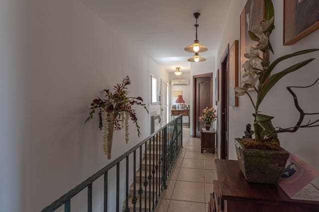 Chalet de 3 habitaciones en Maryvilla, Calpe / Calp en venta con piscina garaje - 699.000 € (Ref: 10079356)