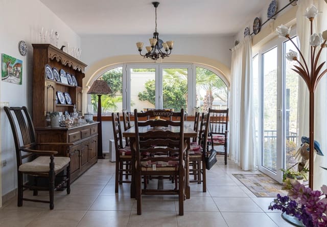 Chalet de 3 habitaciones en Maryvilla, Calpe / Calp en venta con piscina garaje - 699.000 € (Ref: 10079356)