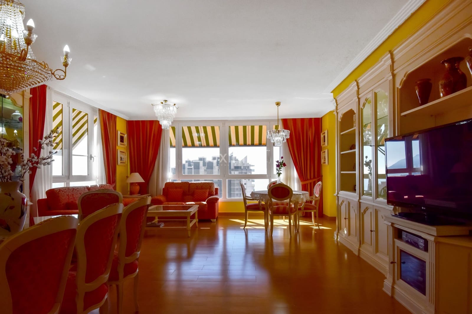 4 sypialnia Mieszkanie na sprzedaż w Benidorm z basenem garażem - 680 000 € (Ref: 10079358)