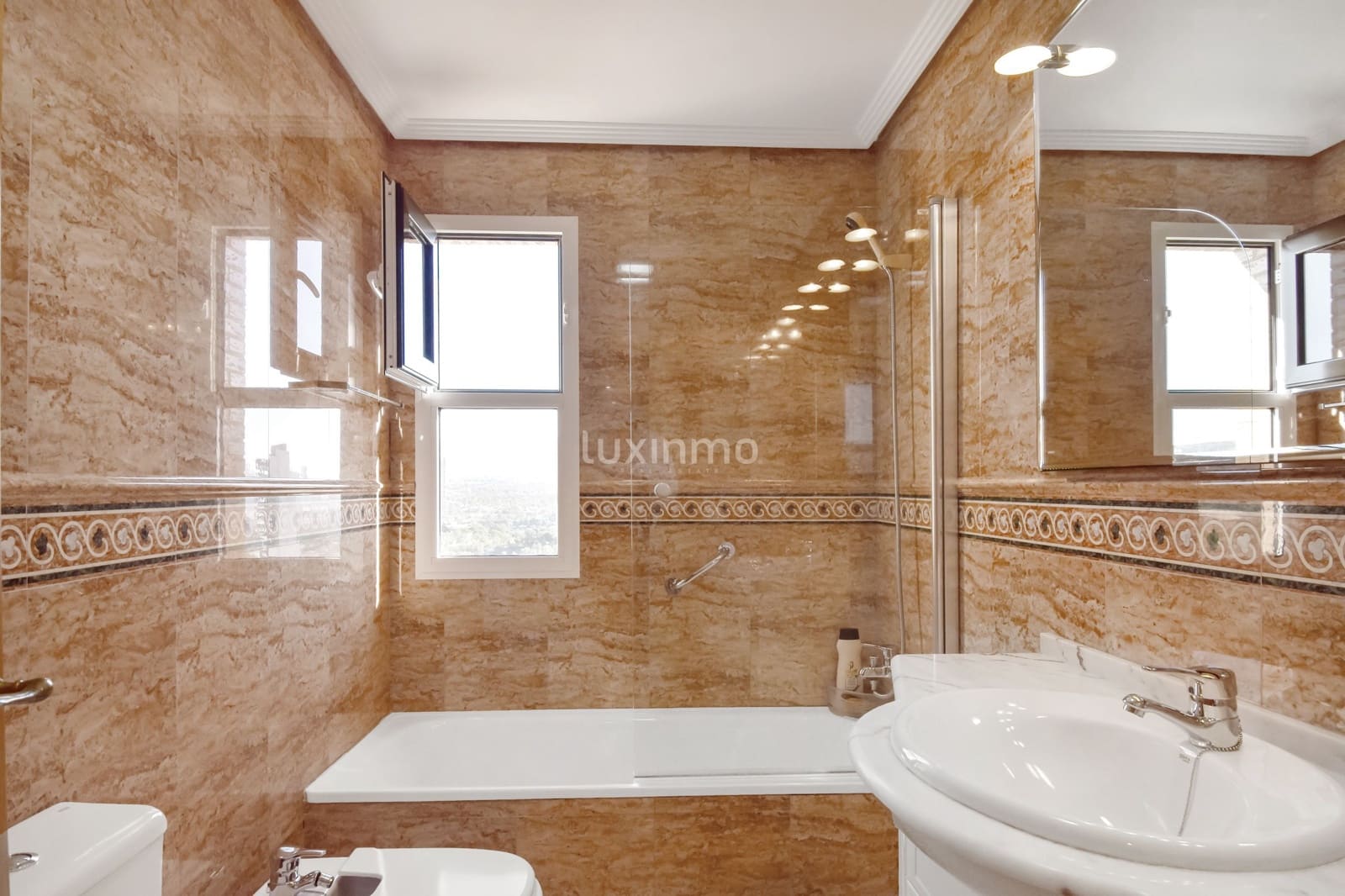 4 sypialnia Mieszkanie na sprzedaż w Benidorm z basenem garażem - 680 000 € (Ref: 10079358)