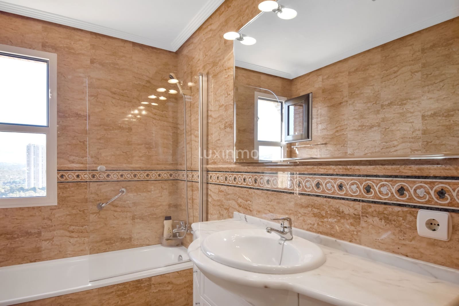 4 sypialnia Mieszkanie na sprzedaż w Benidorm z basenem garażem - 680 000 € (Ref: 10079358)