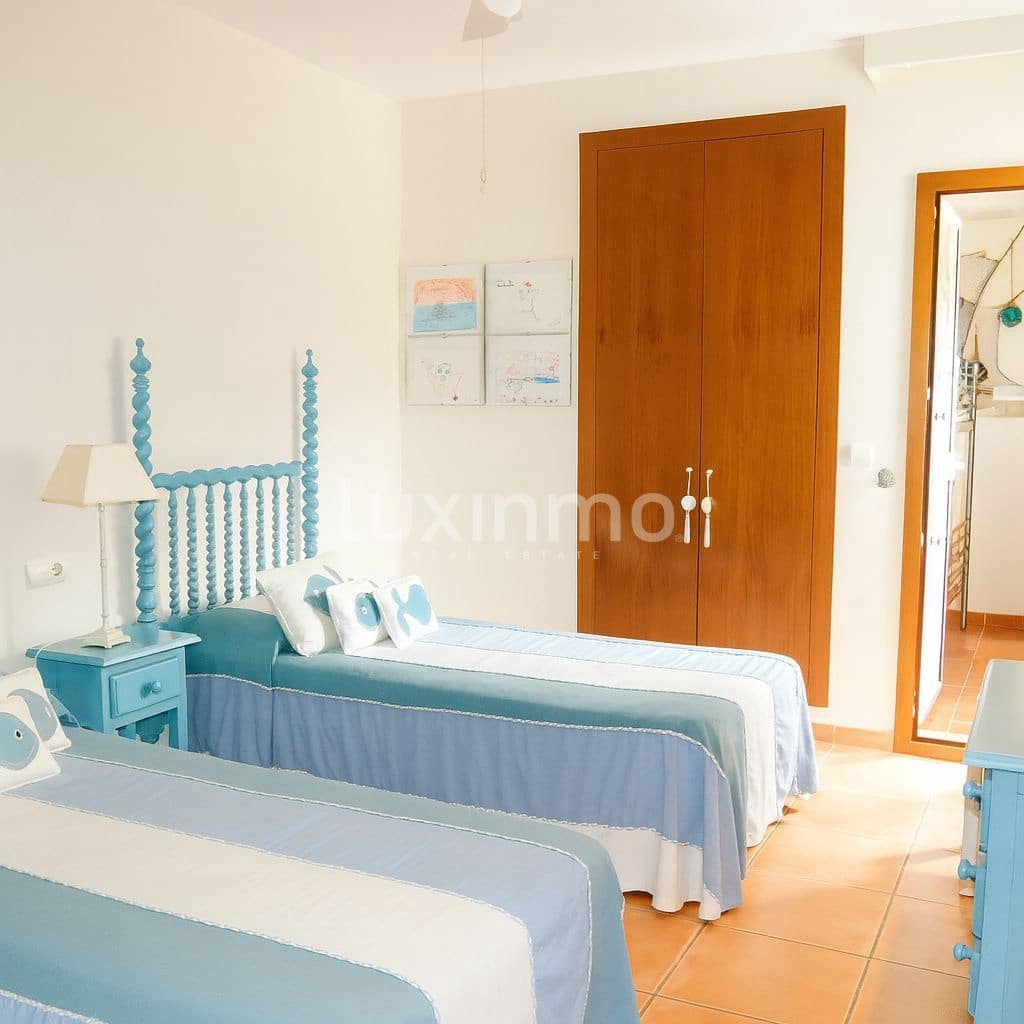 3 chambre Villa/Maison à vendre à Cala Tarida avec piscine garage - 1 290 000 € (Ref: 10079367)