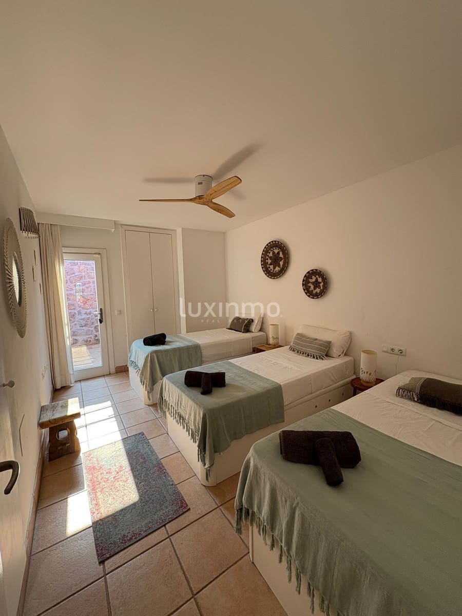 2 sypialnia Willa na sprzedaż w Cala Tarida z basenem garażem - 1 350 000 € (Ref: 10079368)