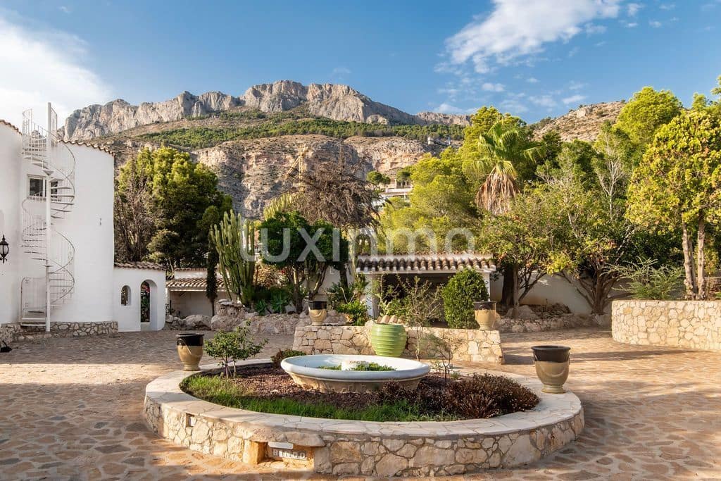 3 soverom Villa til salgs i Altea med svømmebasseng garasje - € 1 200 000 (Ref: 10079373)