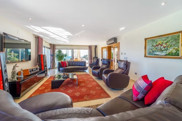 Chalet de 3 habitaciones en Maryvilla, Calpe / Calp en venta con piscina garaje - 4.200.000 € (Ref: 10079381)