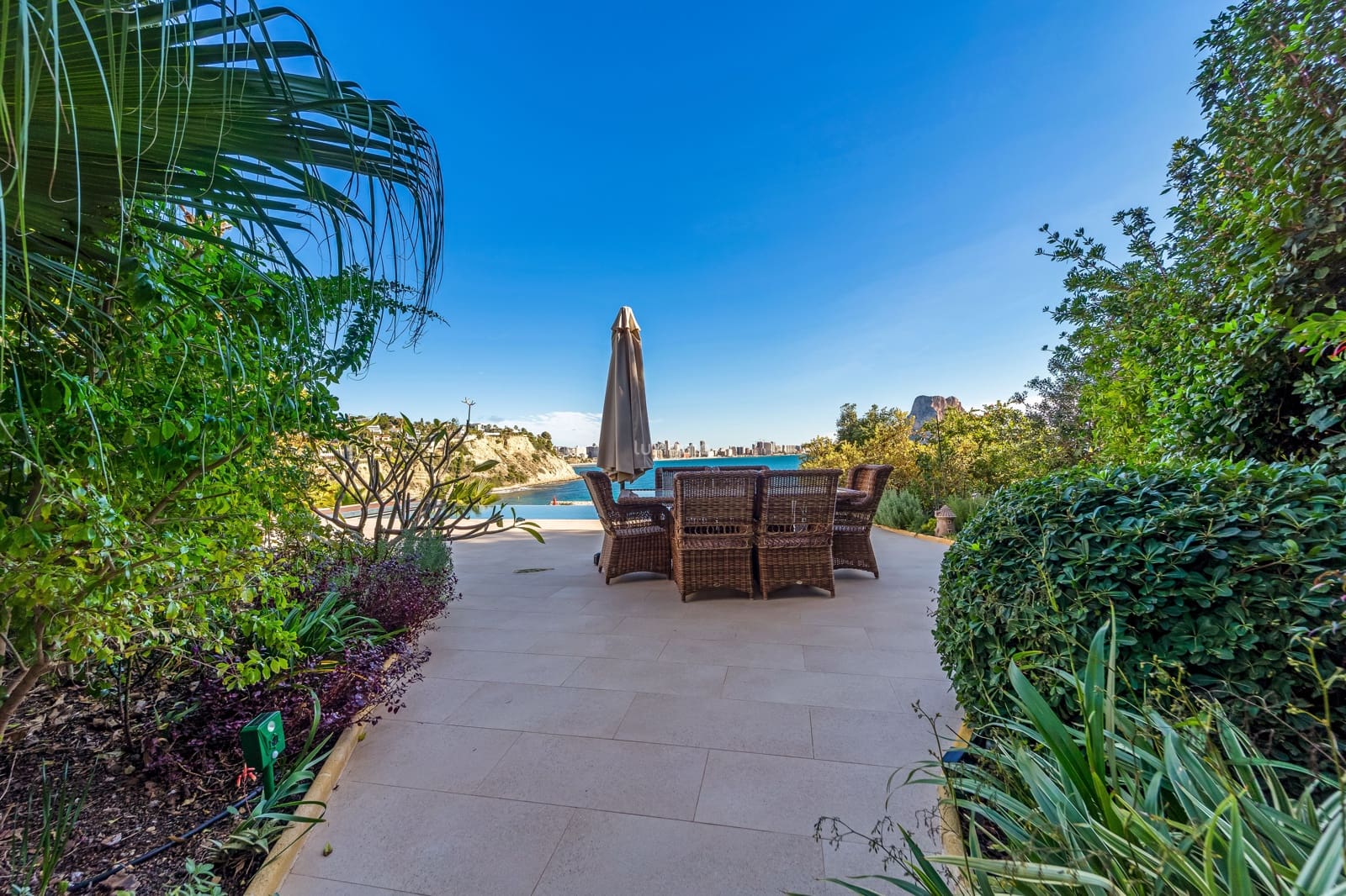 Chalet de 3 habitaciones en Calpe / Calp en venta con piscina garaje - 4.200.000 € (Ref: 10079381)
