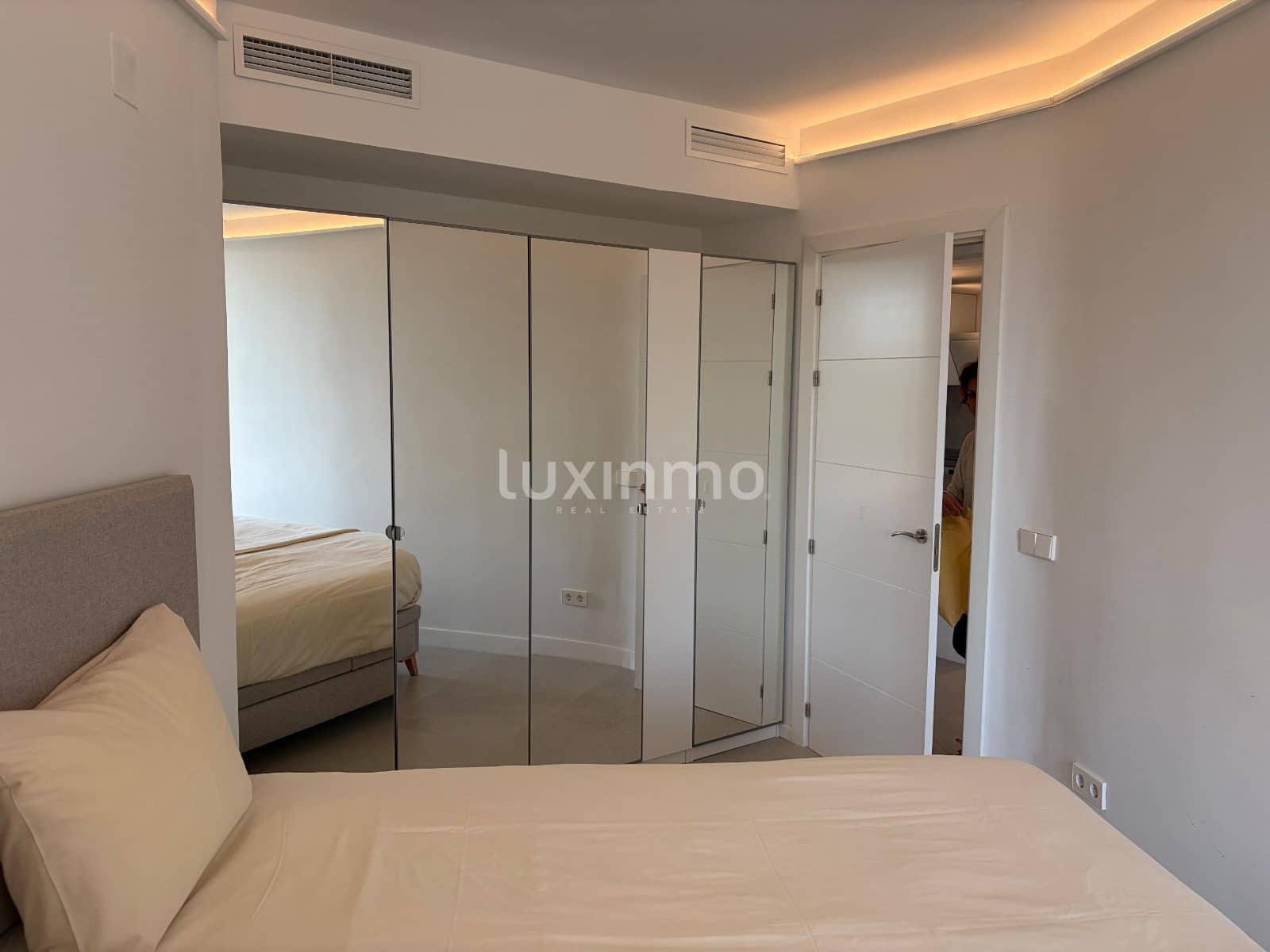 1 bedroom Apartment for sale in Ibiza / Eivissa town with pool - € 550,000 (Ref: 10079387)