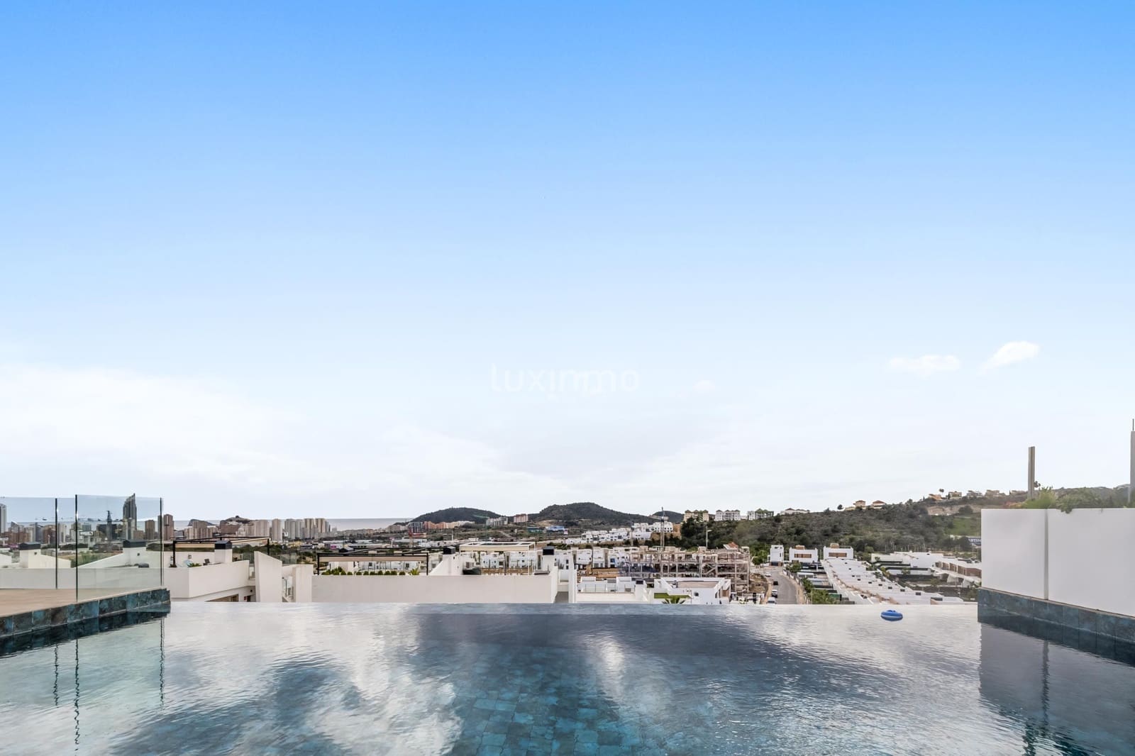 Chalet de 4 habitaciones en Finestrat en venta con piscina garaje - 1.550.000 € (Ref: 10079391)