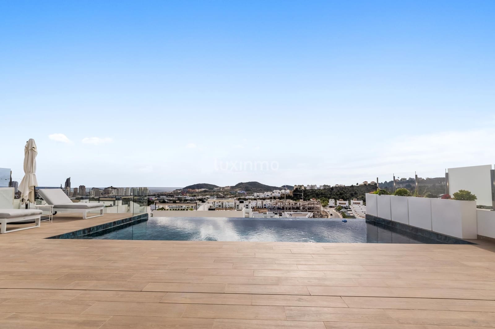 Chalet de 4 habitaciones en Finestrat en venta con piscina garaje - 1.550.000 € (Ref: 10079391)