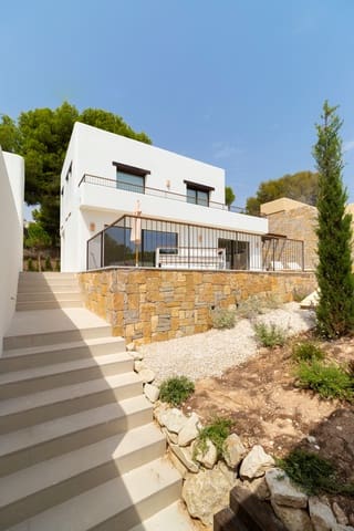 3 soverom Villa til salgs i Teulada Pueblo, Teulada-Moraira med svømmebasseng garasje - € 1 690 000 (Ref: 10079414)