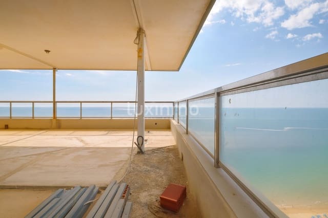 4 soverom Penthouse til salgs i Benidorm med svømmebasseng garasje - € 890 000 (Ref: 10079422)