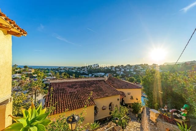 Chalet de 4 habitaciones en Benissa en venta con piscina garaje - 645.000 € (Ref: 10079423)
