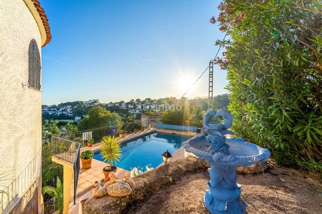 Chalet de 4 habitaciones en Benissa en venta con piscina garaje - 645.000 € (Ref: 10079423)