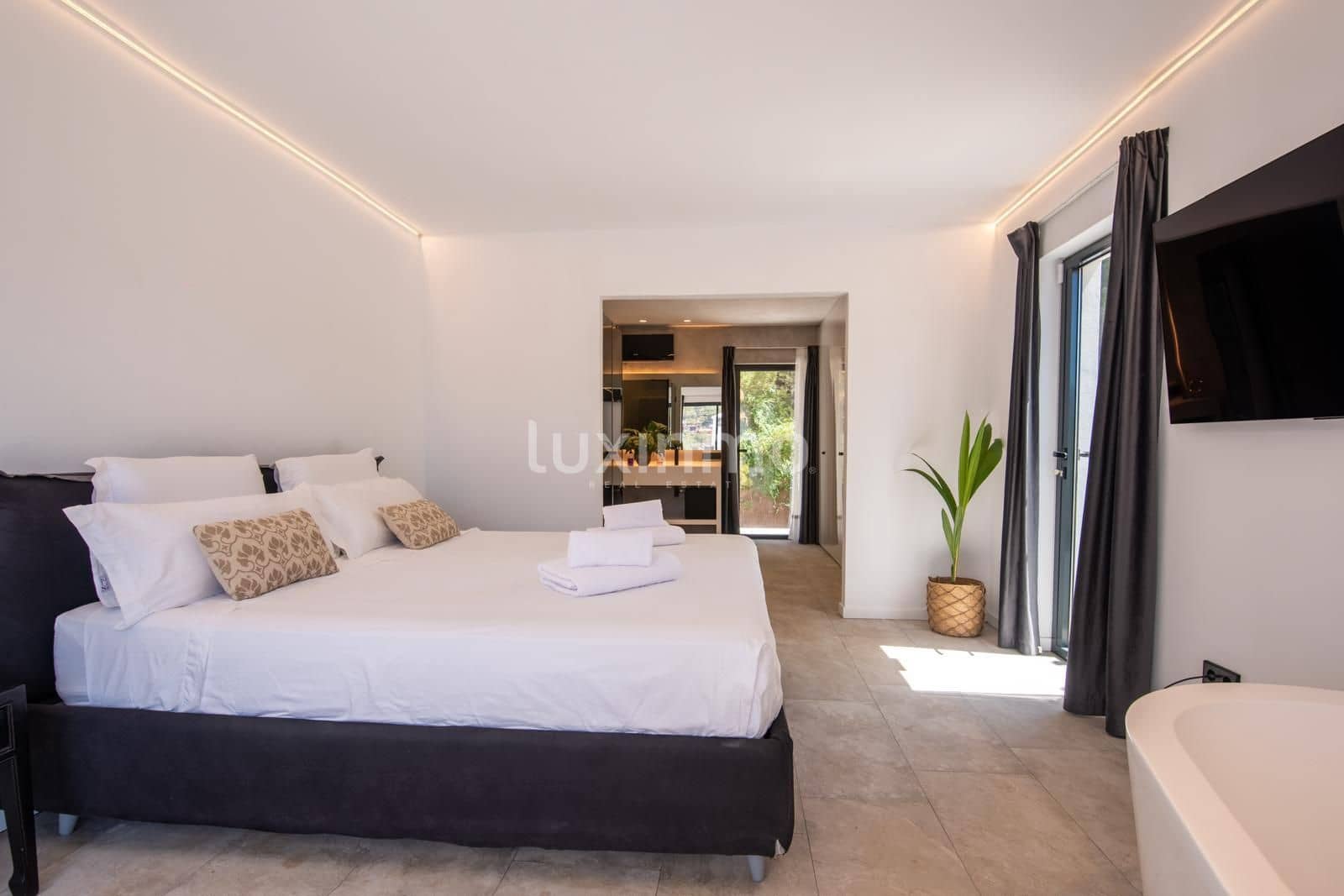 Chalet de 4 habitaciones en San Jose / Sant Josep de Sa Talaia en alquiler con piscina garaje - 10.000 € (Ref: 10079439)