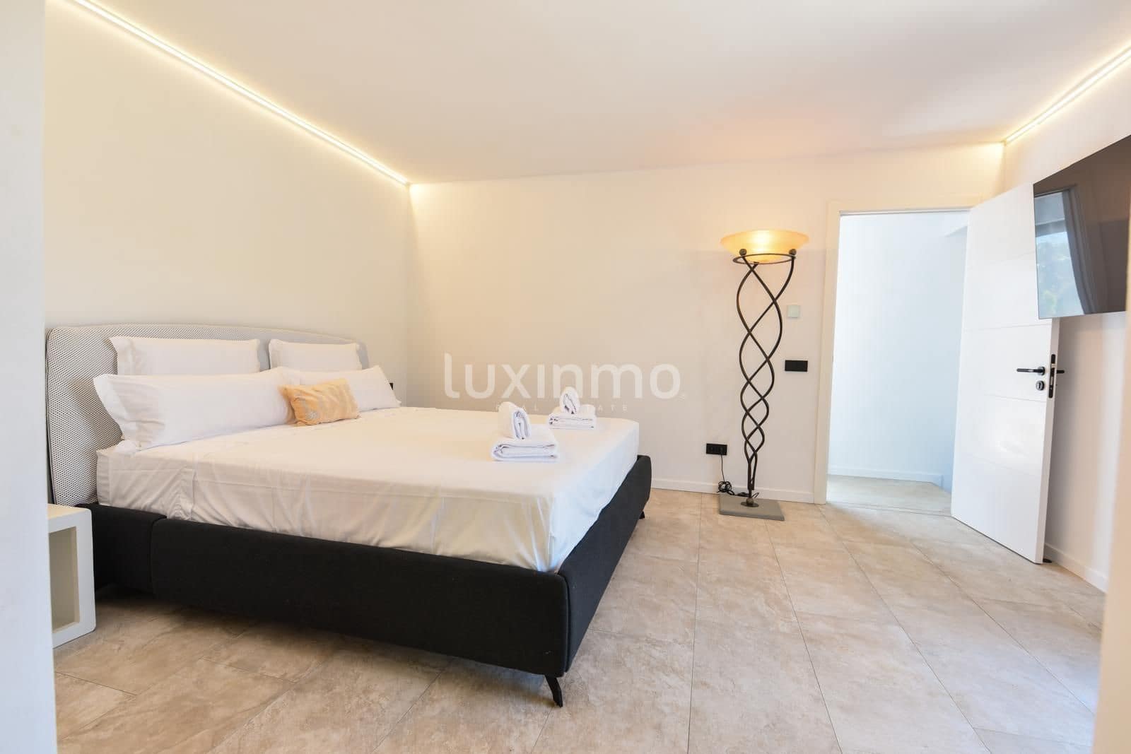 Chalet de 4 habitaciones en San Jose / Sant Josep de Sa Talaia en alquiler con piscina garaje - 10.000 € (Ref: 10079439)