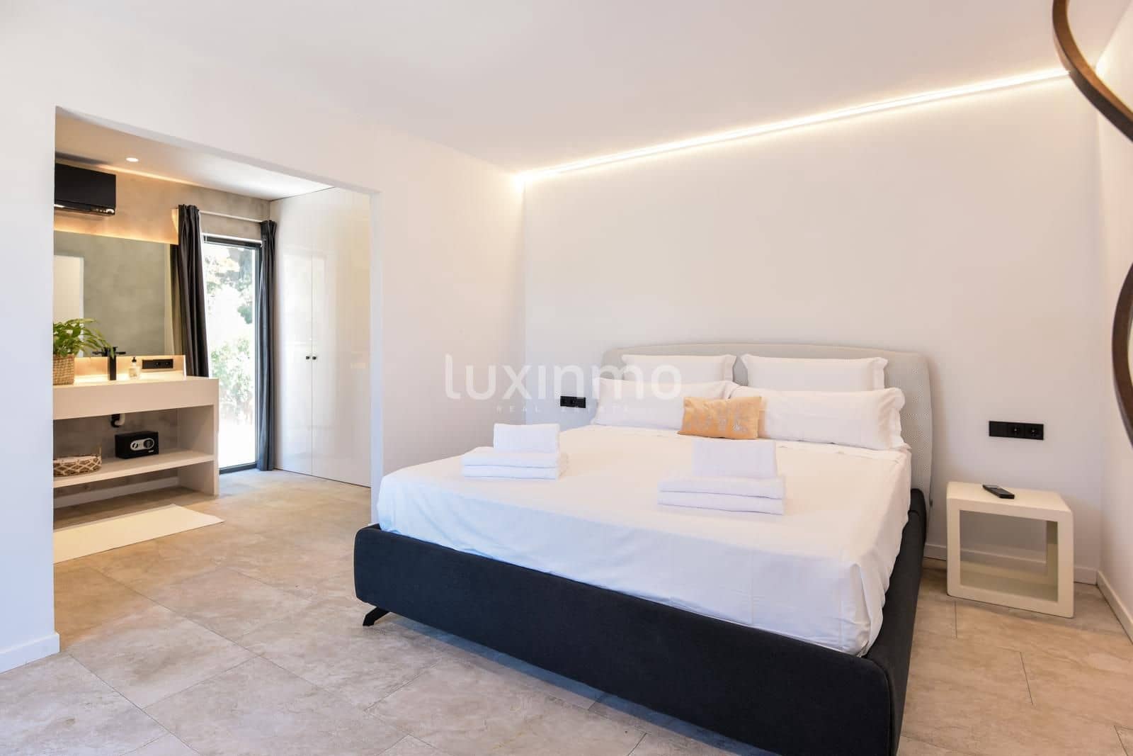 Chalet de 4 habitaciones en San Jose / Sant Josep de Sa Talaia en alquiler con piscina garaje - 10.000 € (Ref: 10079439)