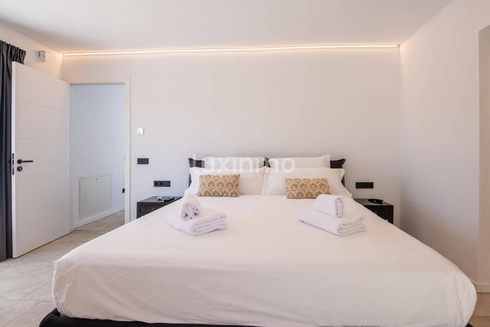 Chalet de 4 habitaciones en San Jose / Sant Josep de Sa Talaia en alquiler con piscina garaje - 10.000 € (Ref: 10079439)