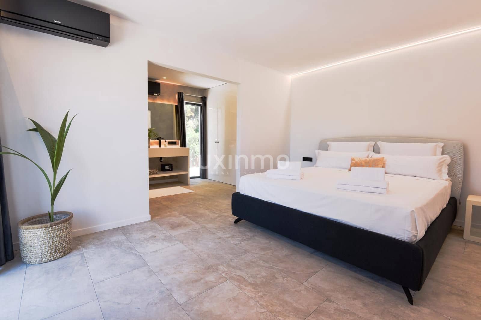 Chalet de 4 habitaciones en San Jose / Sant Josep de Sa Talaia en alquiler con piscina garaje - 10.000 € (Ref: 10079439)