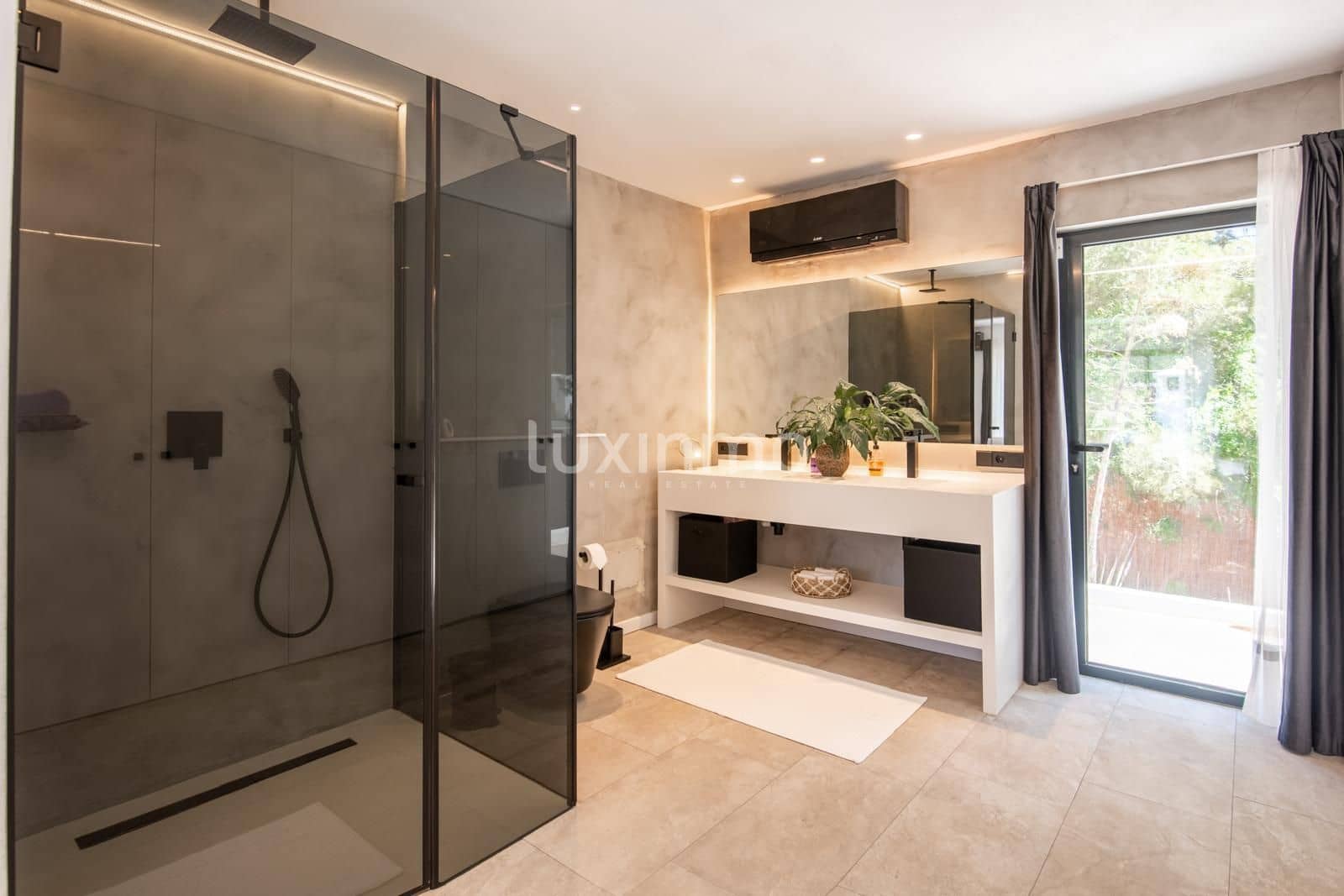 Chalet de 4 habitaciones en San Jose / Sant Josep de Sa Talaia en alquiler con piscina garaje - 10.000 € (Ref: 10079439)