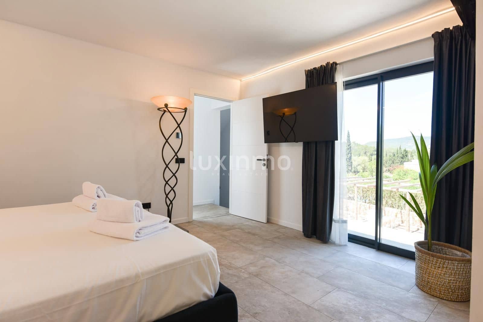 Chalet de 4 habitaciones en San Jose / Sant Josep de Sa Talaia en alquiler con piscina garaje - 10.000 € (Ref: 10079439)