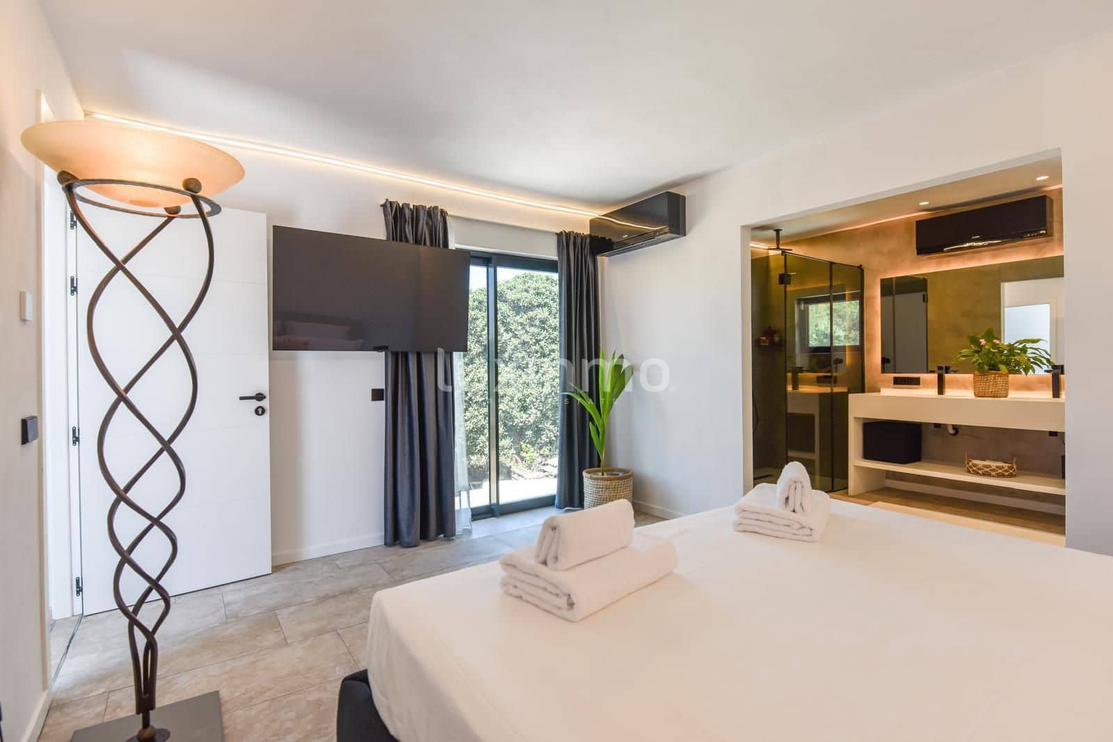 Chalet de 4 habitaciones en San Jose / Sant Josep de Sa Talaia en alquiler con piscina garaje - 10.000 € (Ref: 10079439)
