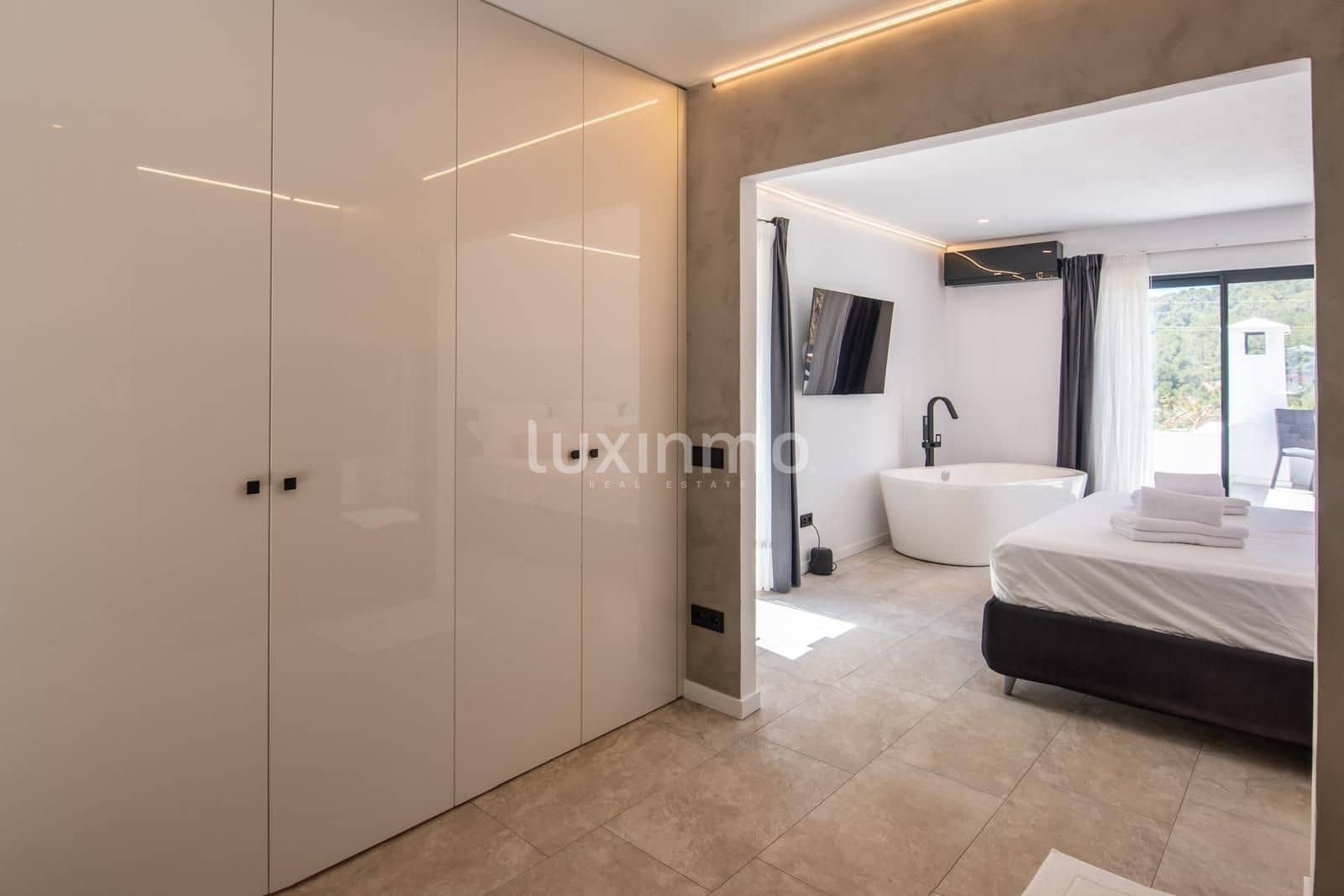 Chalet de 4 habitaciones en San Jose / Sant Josep de Sa Talaia en alquiler con piscina garaje - 10.000 € (Ref: 10079439)