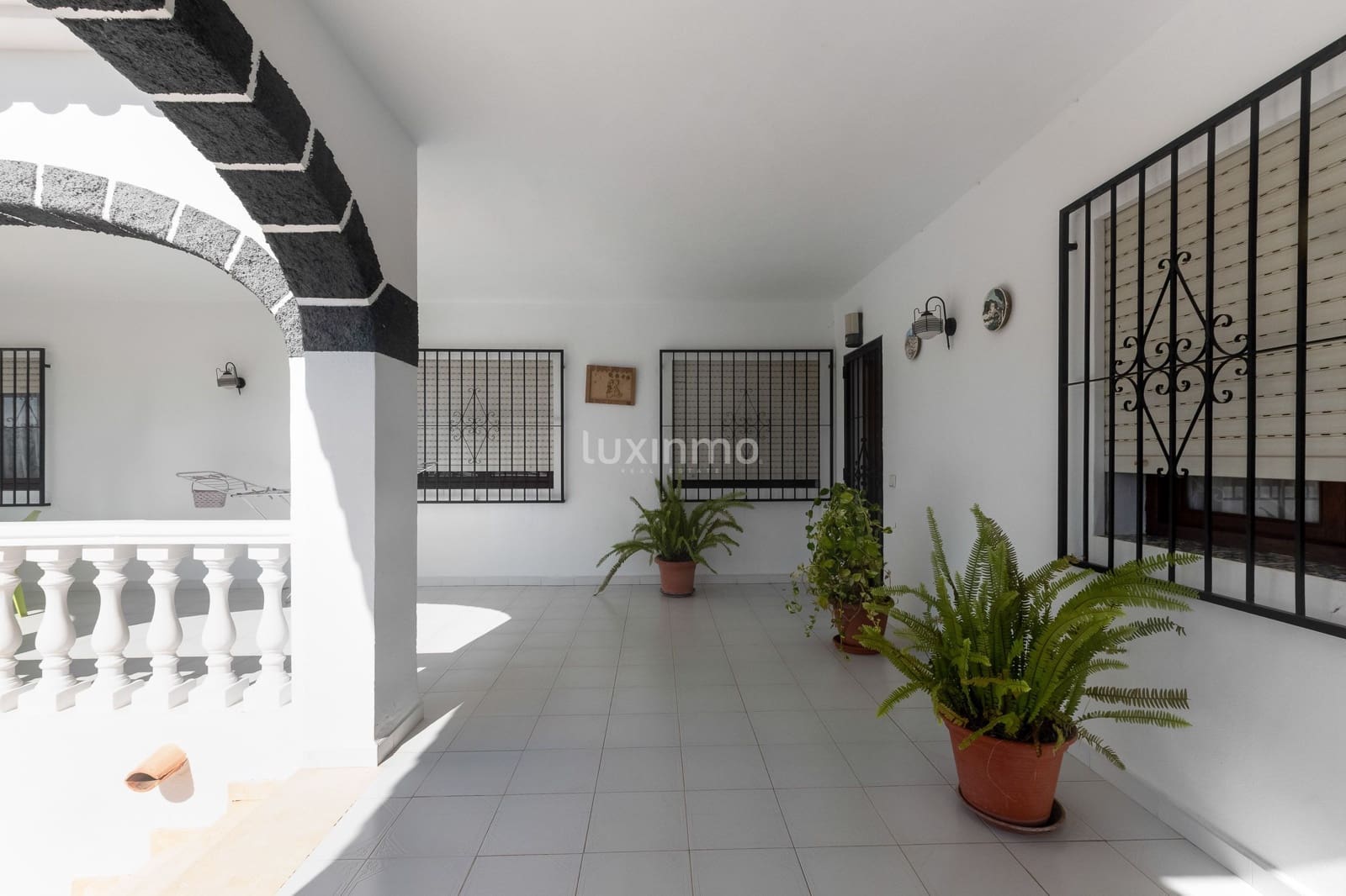 4 slaapkamer Villa te koop in Alfaz del Pi / L'Alfas del Pi met zwembad garage - € 895.000 (Ref: 10079466)