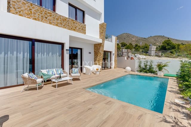 Chalet de 4 habitaciones en Finestrat Pueblo, Finestrat en venta con piscina garaje - 750.000 € (Ref: 10079485)