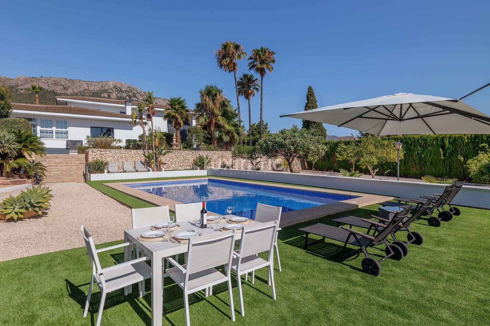 6 soveværelse Villa til salg i Calpe / Calp med swimmingpool garage - € 1.650.000 (Ref: 10079528)