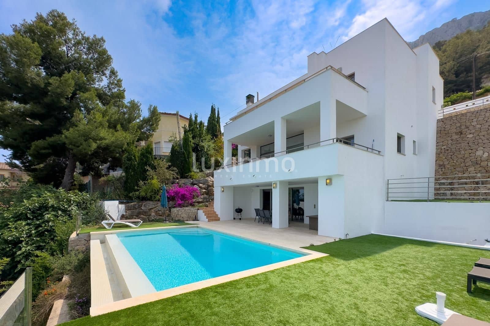 5 bedroom Villa for sale in Calpe / Calp with pool garage - € 1,250,000 (Ref: 10079533)