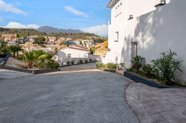 5 bedroom Villa for sale in La Nucia with garage - € 1,350,000 (Ref: 10079536)
