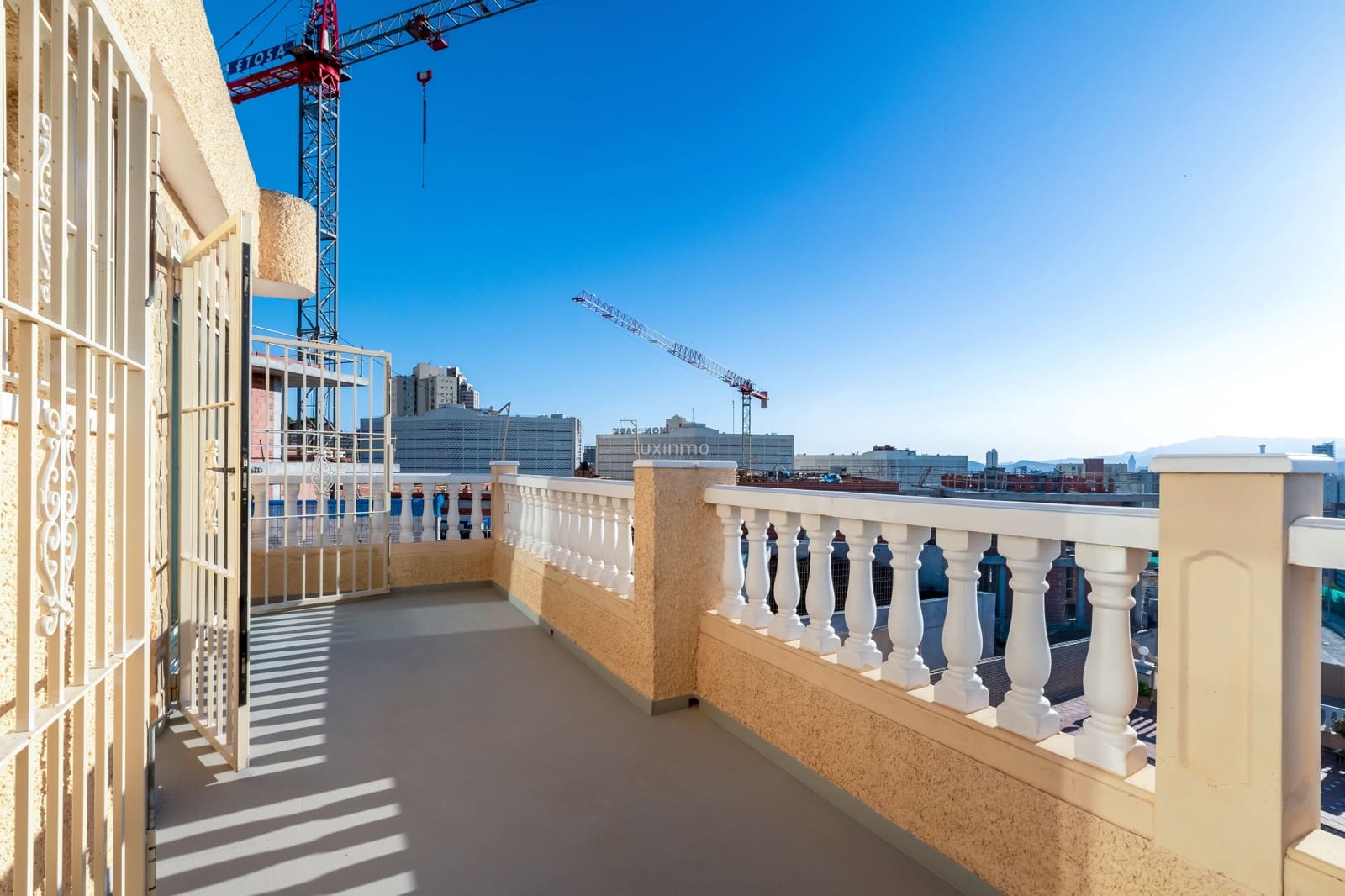 7 quarto Moradia para venda em Benidorm com piscina garagem - 1 615 000 € (Ref: 10079540)