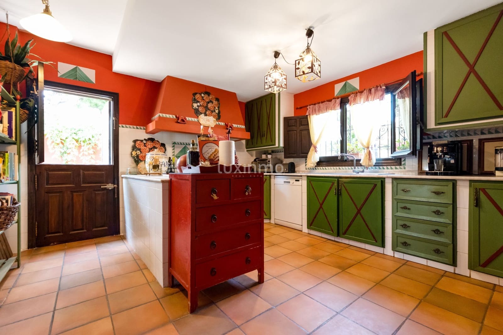 6 bedroom Villa for sale in Alicante / Alacant city with pool garage - € 1,350,000 (Ref: 10079541)