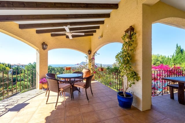Chalet de 5 habitaciones en Altea la Vella, Altea en venta con piscina garaje - 1.375.000 € (Ref: 10079558)