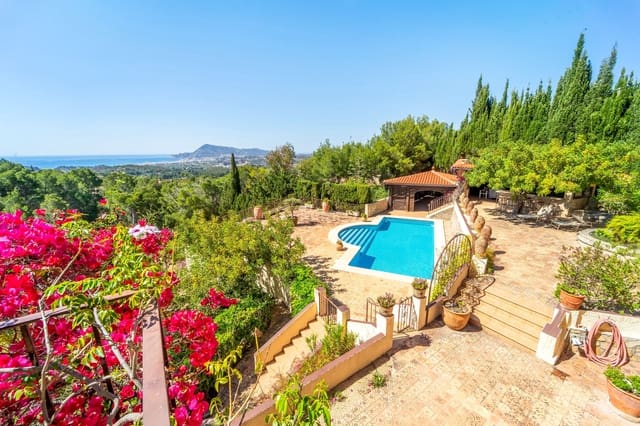 Chalet de 5 habitaciones en Altea la Vella, Altea en venta con piscina garaje - 1.375.000 € (Ref: 10079558)