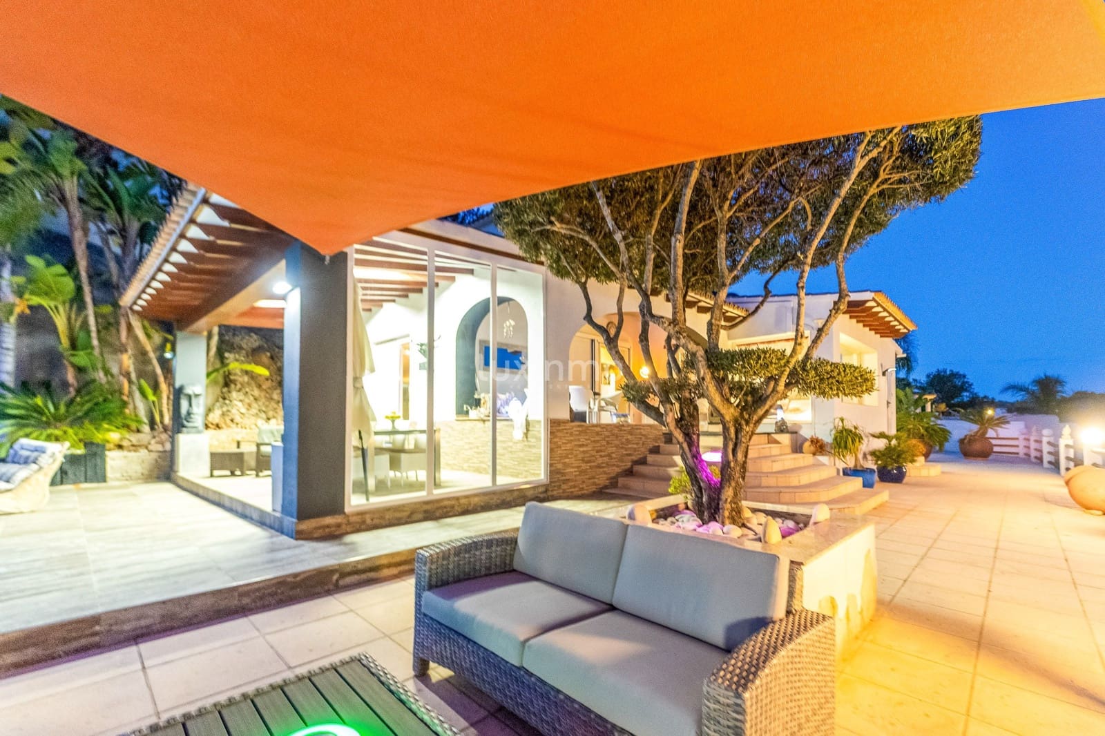 Chalet de 3 habitaciones en Calpe / Calp en venta con piscina garaje - 1.390.000 € (Ref: 10079571)