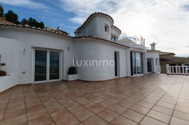 Chalet de 4 habitaciones en Altea en venta con piscina garaje - 1.195.000 € (Ref: 10079574)