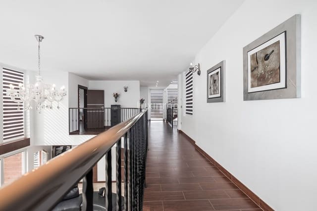5 soverom Villa til salgs i Alfaz del Pi / L'Alfàs del Pi med svømmebasseng garasje - € 1 290 000 (Ref: 10079588)