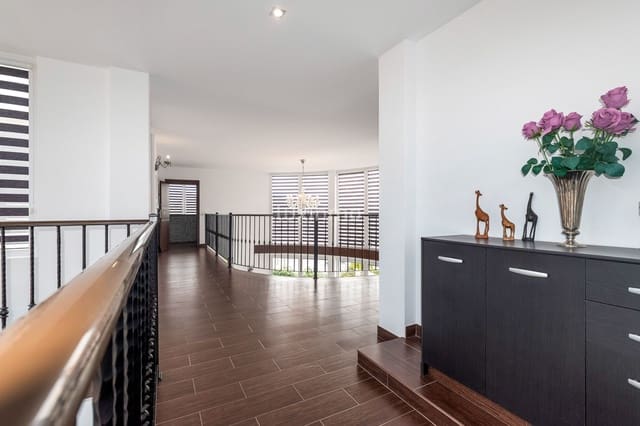 5 soverom Villa til salgs i Alfaz del Pi / L'Alfàs del Pi med svømmebasseng garasje - € 1 290 000 (Ref: 10079588)