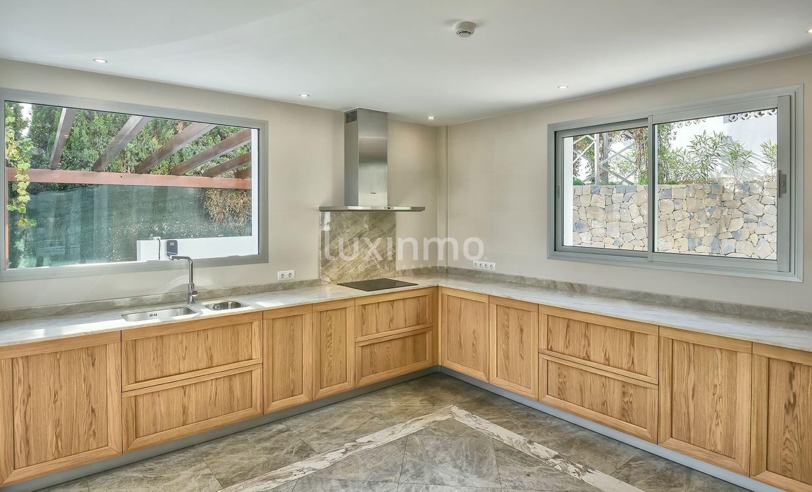 3 chambre Villa/Maison à vendre à Calpe / Calp avec piscine garage - 2 950 000 € (Ref: 10079590)
