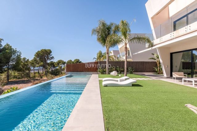 3 soveværelse Villa til salg i Finestrat med swimmingpool garage - € 1.270.000 (Ref: 10079595)