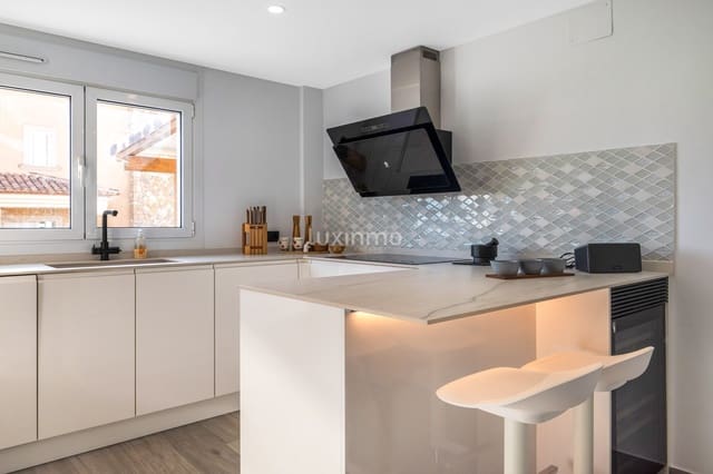 4 slaapkamer Villa te koop in Alfaz del Pi / L'Alfàs del Pi met zwembad garage - € 1.090.000 (Ref: 10079603)