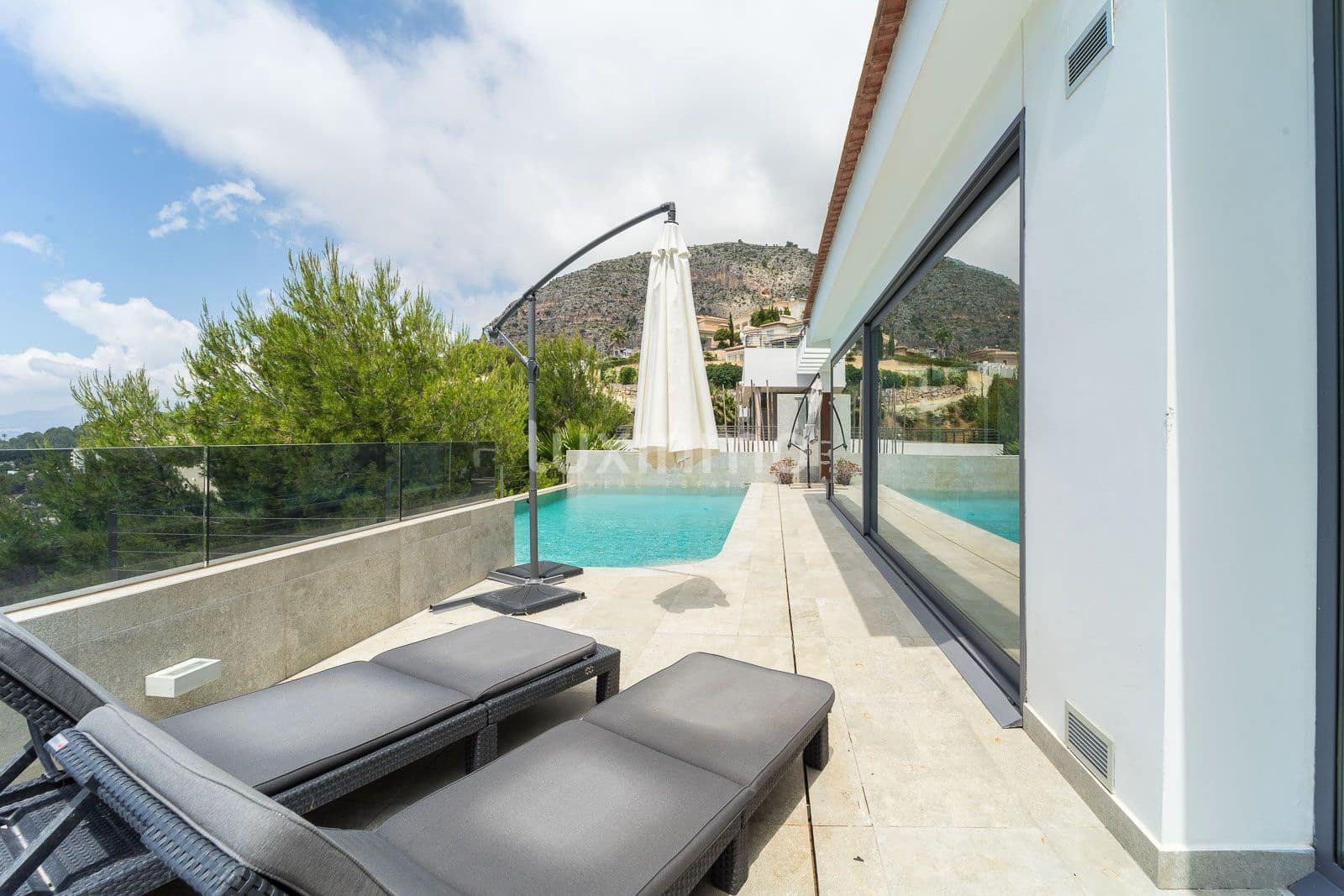 Chalet de 4 habitaciones en Altea en venta con piscina garaje - 2.800.000 € (Ref: 10079607)