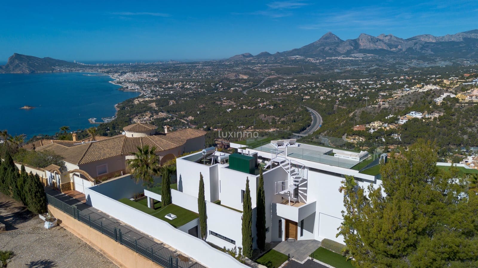 6 Zimmer Villa zu verkaufen in Altea mit Pool Garage - 2.490.000 € (Ref: 10079628)