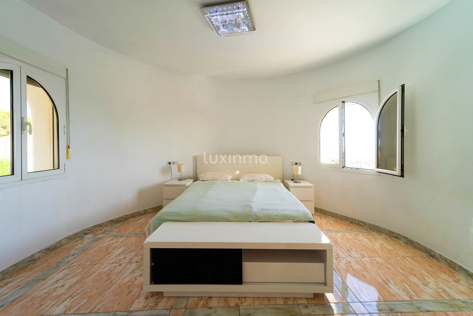 Chalet de 4 habitaciones en Calpe / Calp en venta con piscina garaje - 1.400.000 € (Ref: 10079648)